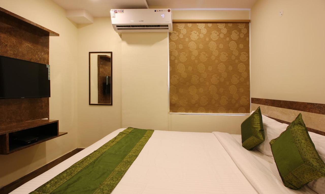 Treebo Address Inn, Banjara Hills ไฮเดอราบัด ภายนอก รูปภาพ
