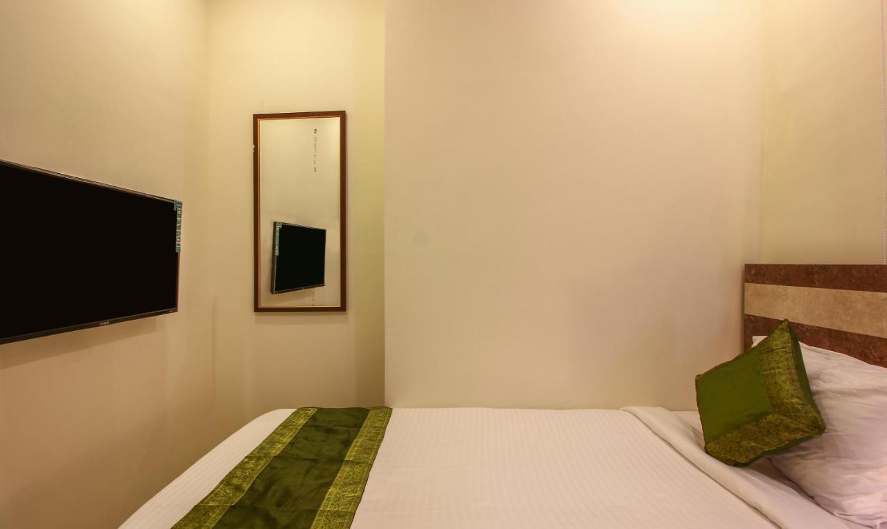 Treebo Address Inn, Banjara Hills ไฮเดอราบัด ภายนอก รูปภาพ