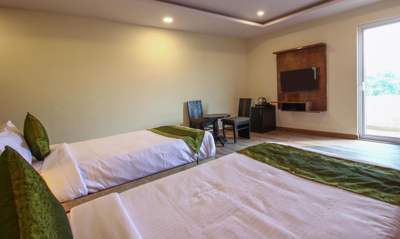 Treebo Address Inn, Banjara Hills ไฮเดอราบัด ภายนอก รูปภาพ