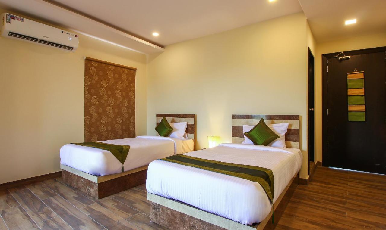 Treebo Address Inn, Banjara Hills ไฮเดอราบัด ภายนอก รูปภาพ