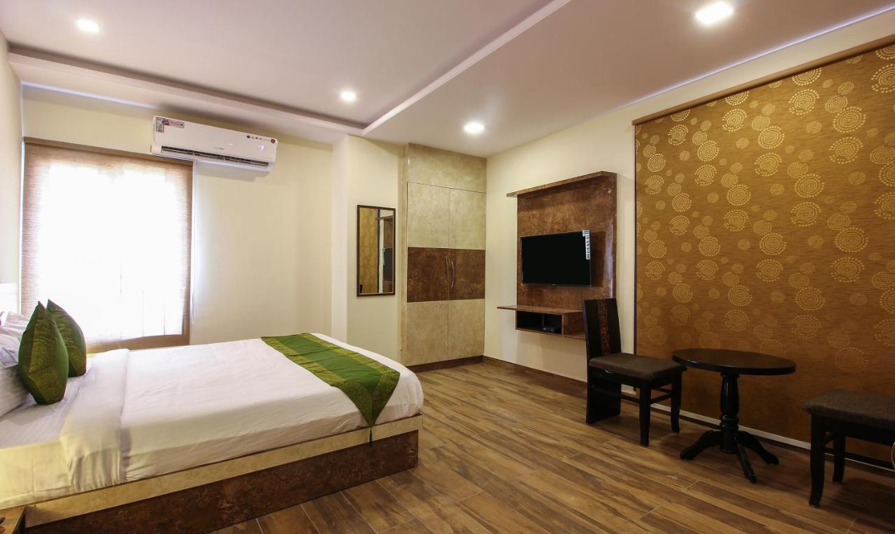 Treebo Address Inn, Banjara Hills ไฮเดอราบัด ภายนอก รูปภาพ