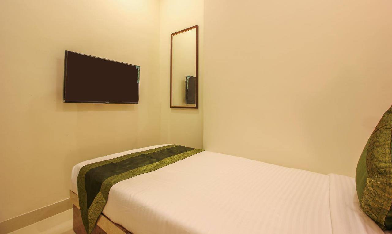 Treebo Address Inn, Banjara Hills ไฮเดอราบัด ภายนอก รูปภาพ