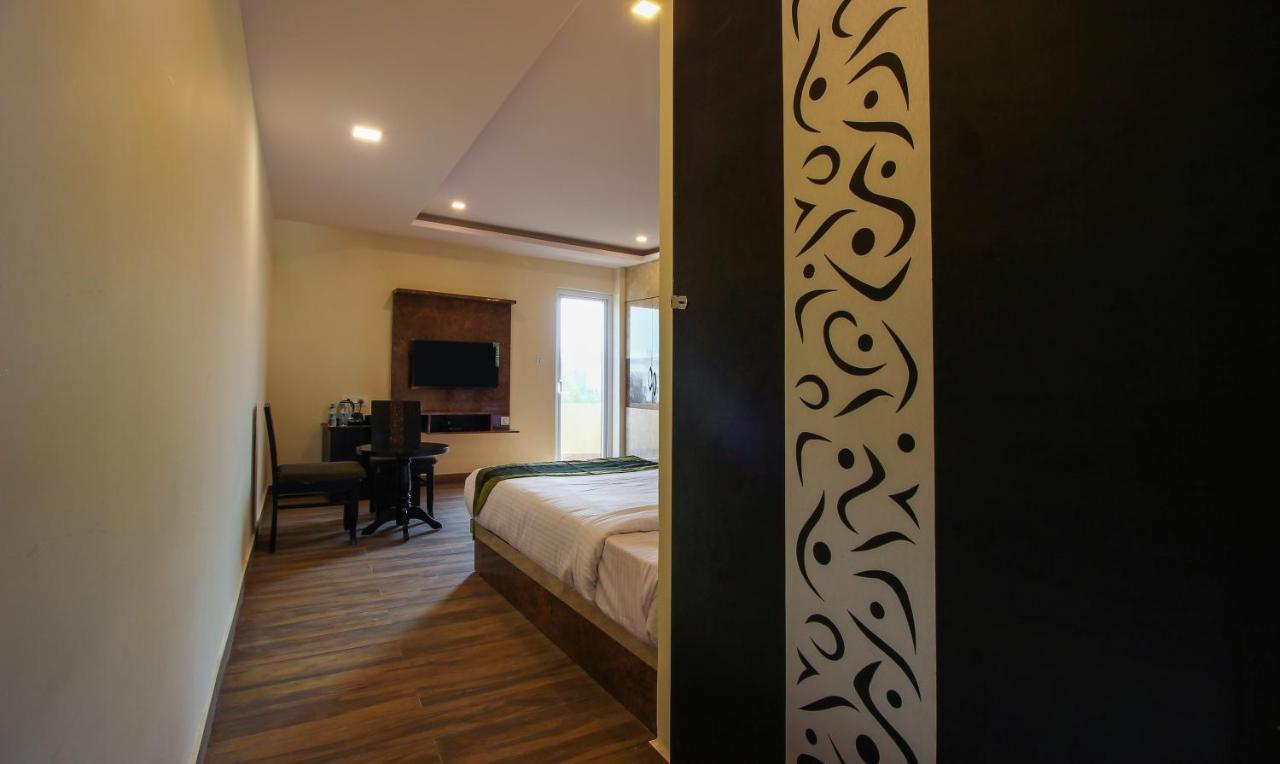 Treebo Address Inn, Banjara Hills ไฮเดอราบัด ภายนอก รูปภาพ