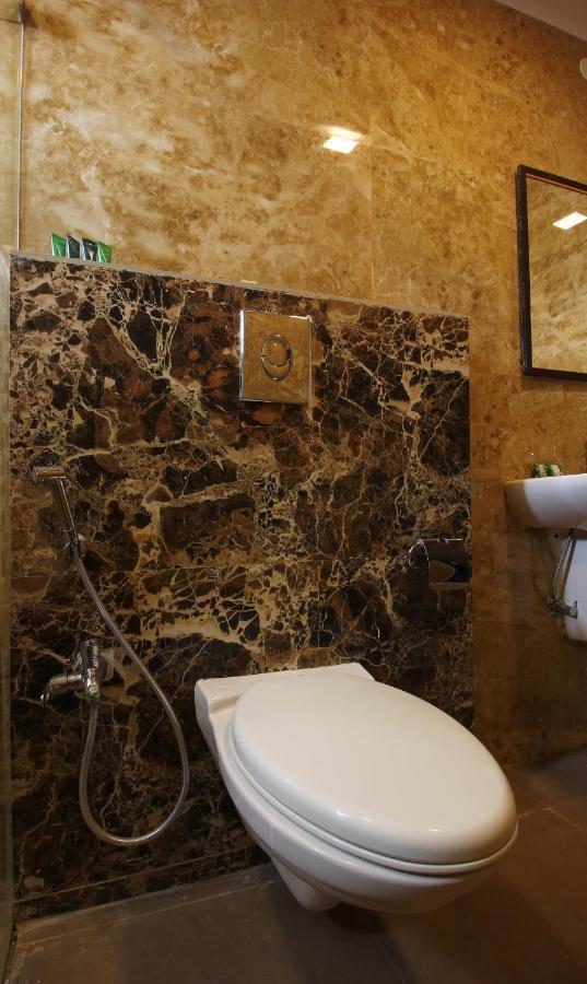 Treebo Address Inn, Banjara Hills ไฮเดอราบัด ภายนอก รูปภาพ