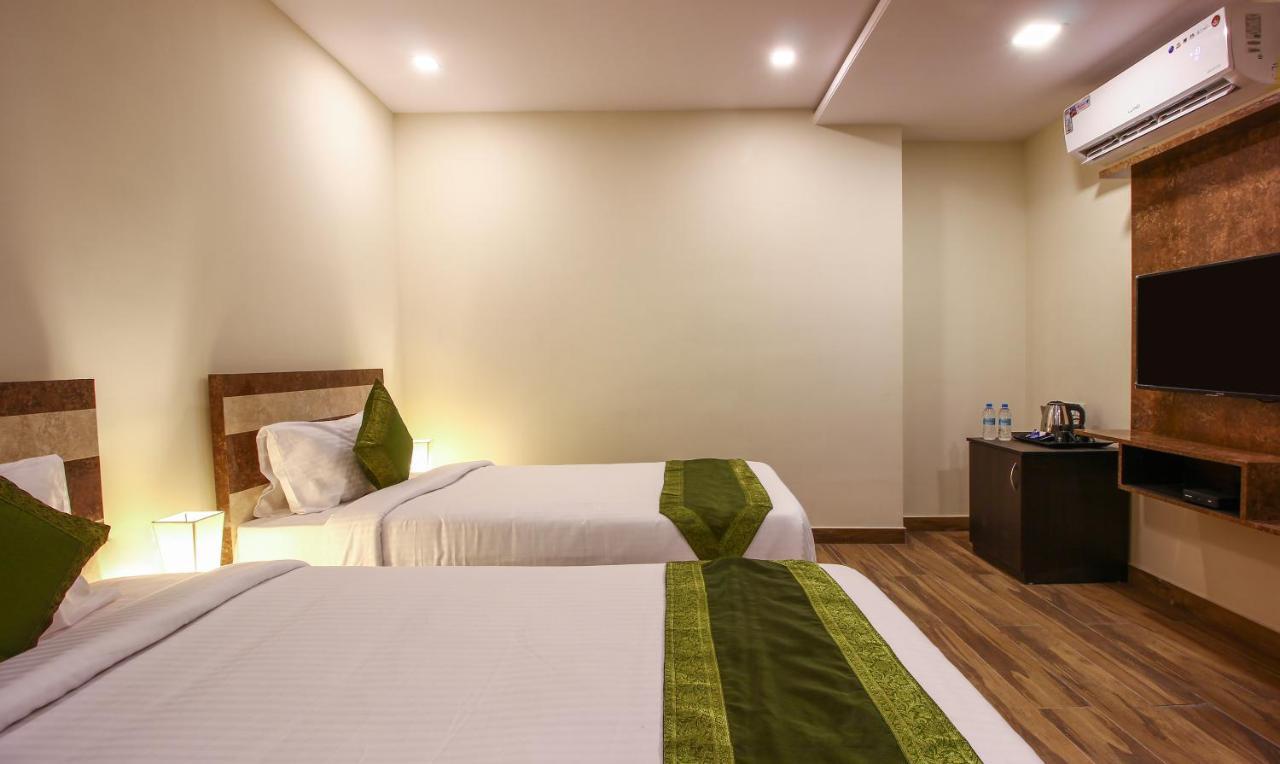 Treebo Address Inn, Banjara Hills ไฮเดอราบัด ภายนอก รูปภาพ