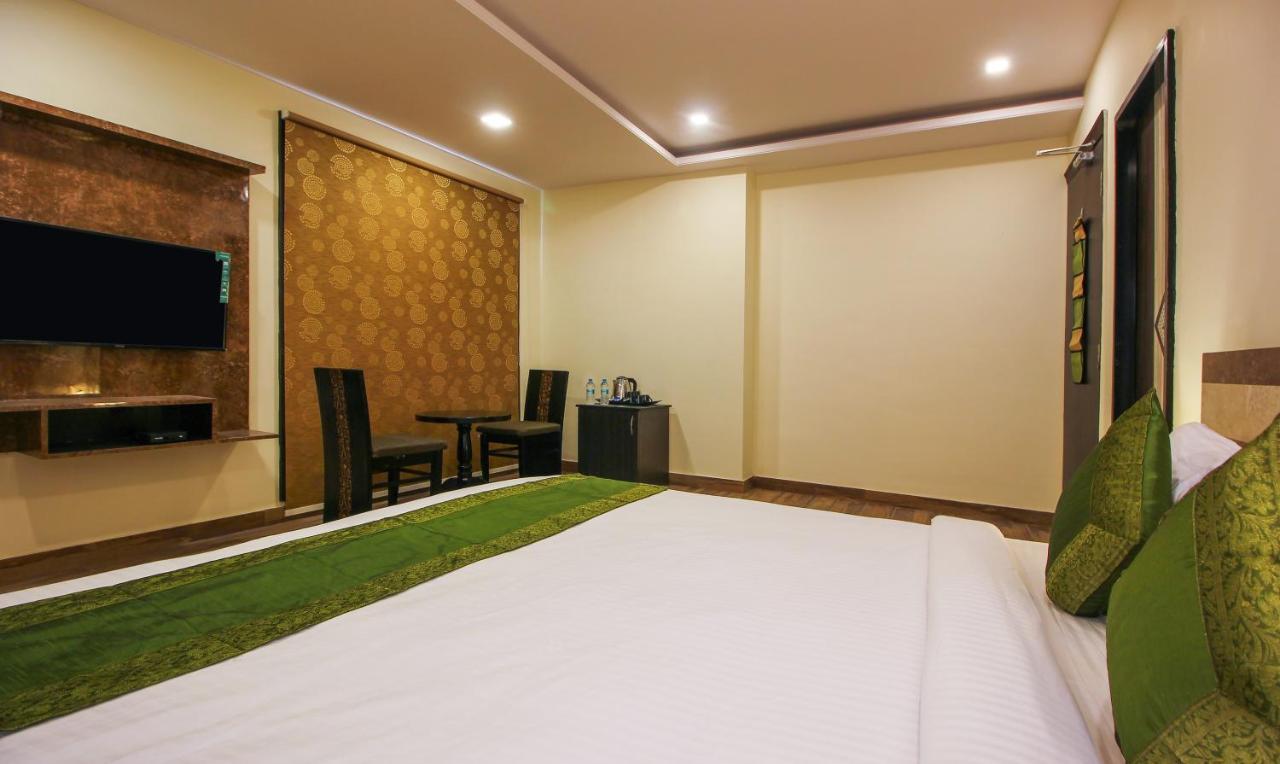 Treebo Address Inn, Banjara Hills ไฮเดอราบัด ภายนอก รูปภาพ