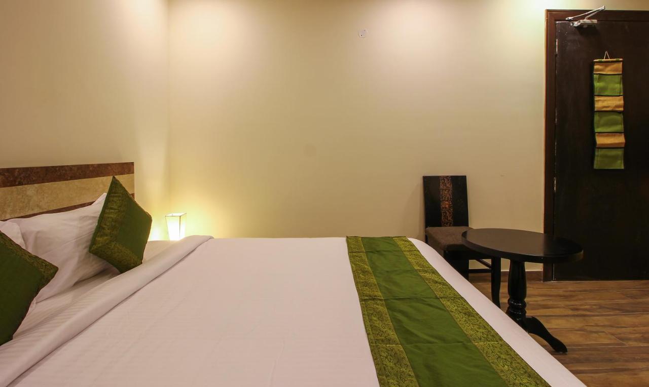 Treebo Address Inn, Banjara Hills ไฮเดอราบัด ภายนอก รูปภาพ