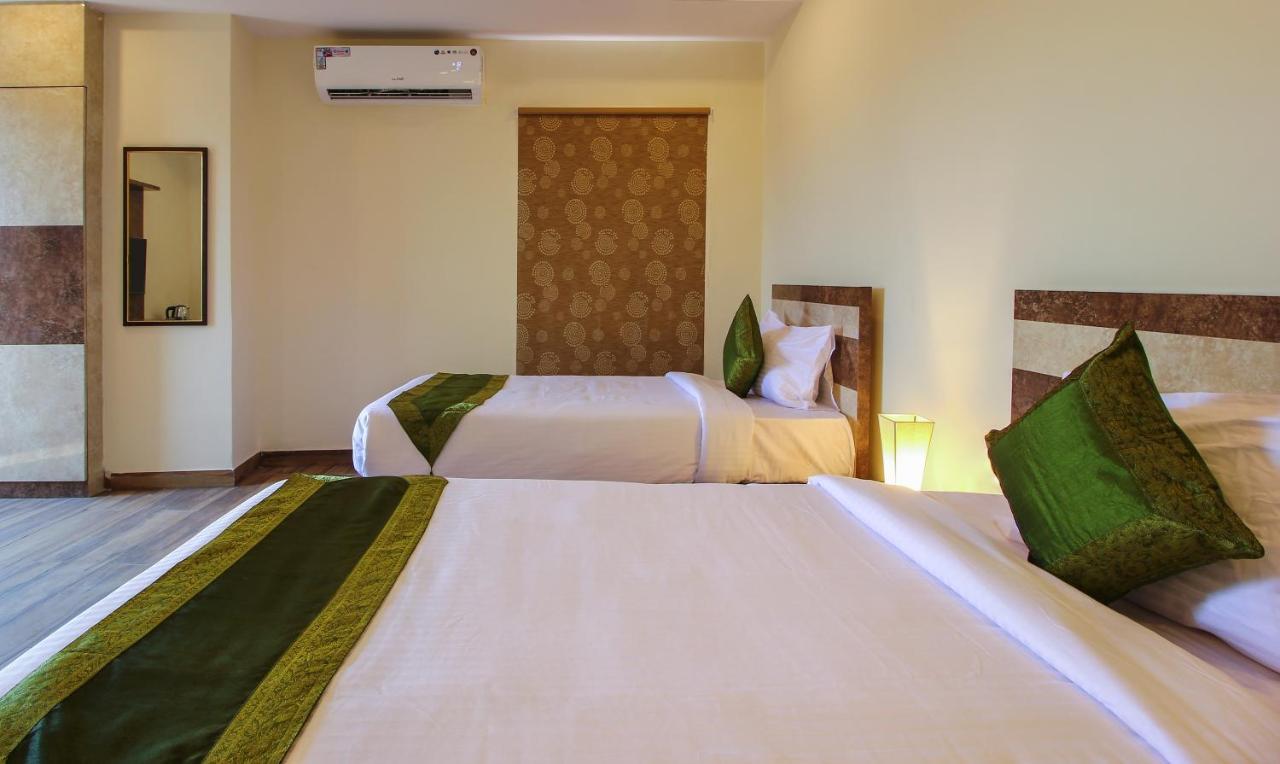 Treebo Address Inn, Banjara Hills ไฮเดอราบัด ภายนอก รูปภาพ