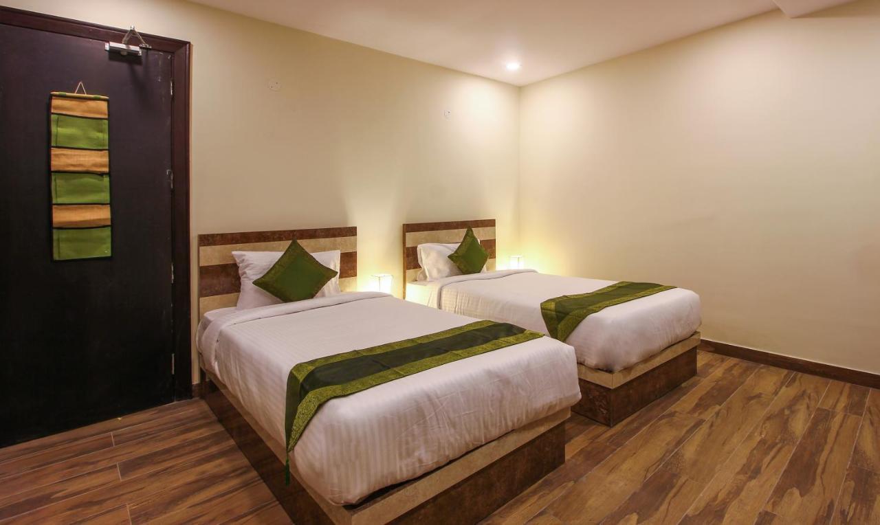 Treebo Address Inn, Banjara Hills ไฮเดอราบัด ภายนอก รูปภาพ