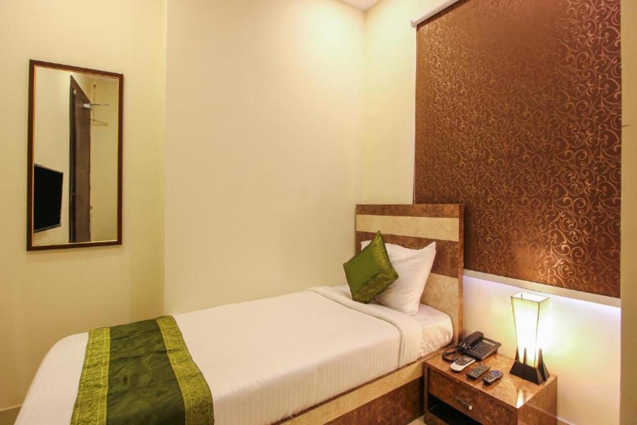 Treebo Address Inn, Banjara Hills ไฮเดอราบัด ภายนอก รูปภาพ