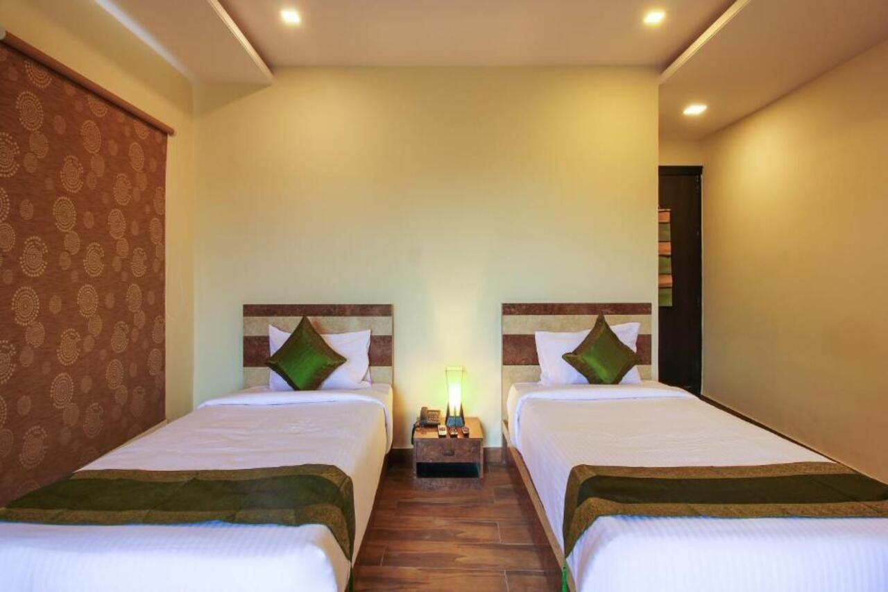 Treebo Address Inn, Banjara Hills ไฮเดอราบัด ภายนอก รูปภาพ