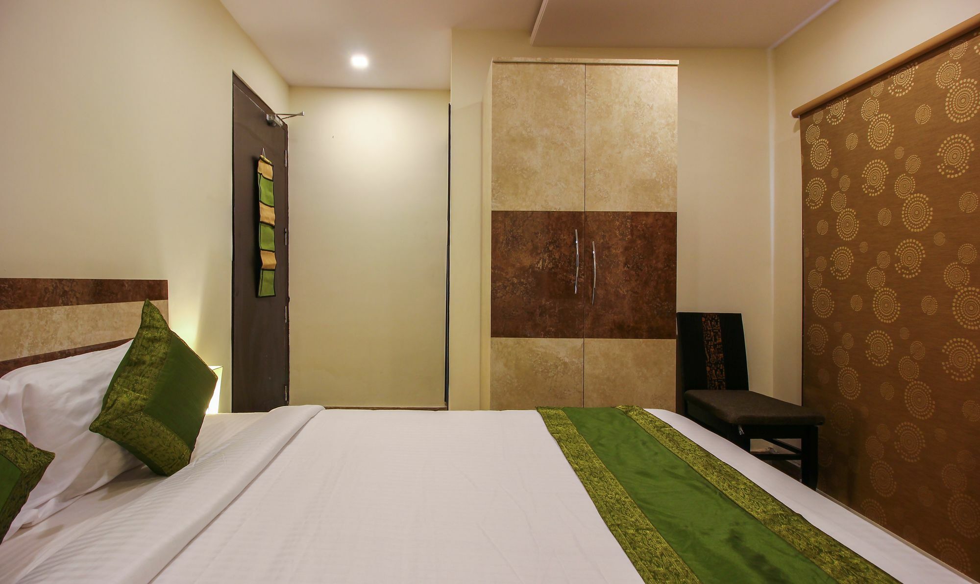 Treebo Address Inn, Banjara Hills ไฮเดอราบัด ภายนอก รูปภาพ