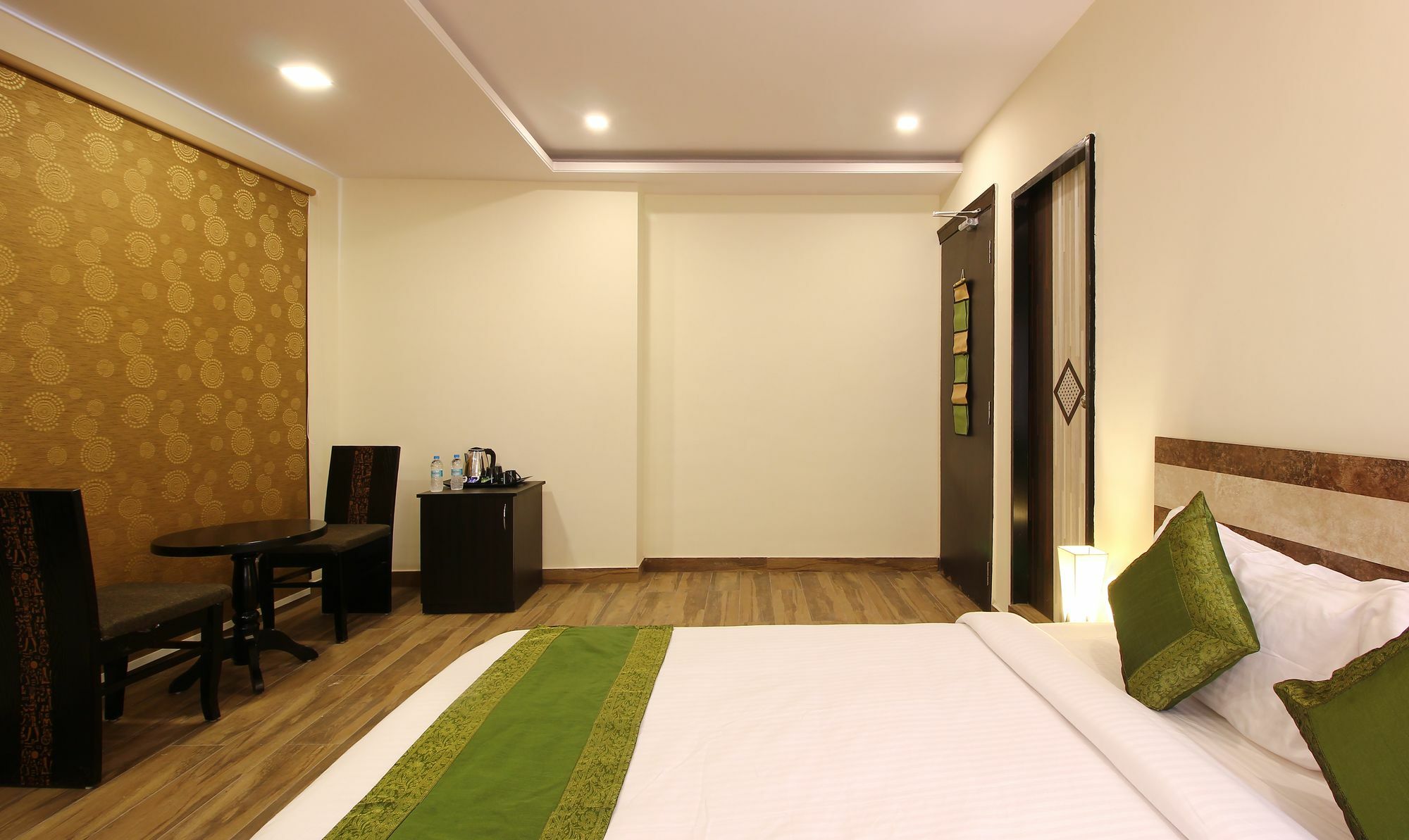 Treebo Address Inn, Banjara Hills ไฮเดอราบัด ภายนอก รูปภาพ